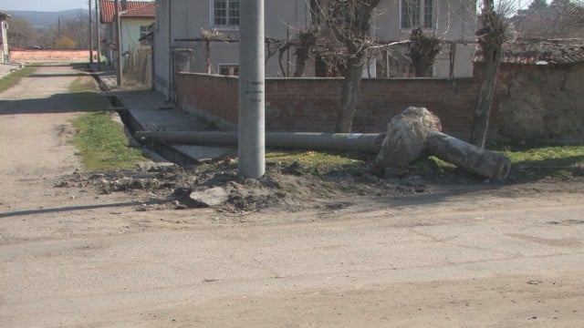 Мъж преживя страшен инцидент в село Мъдрец на връщане от гроба на неговата съпруга, но тогава се появи ангел-спасител