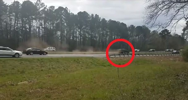 Нещо страшно се случи на магистрала в Алабама на метри от джипа на Тръмп (ВИДЕО)