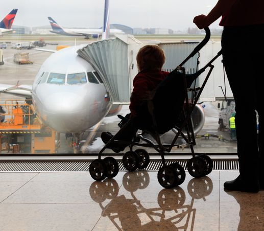 За пръв път в историята: Самолет направи обратен завой и кацна извънредно заради забравено бебе