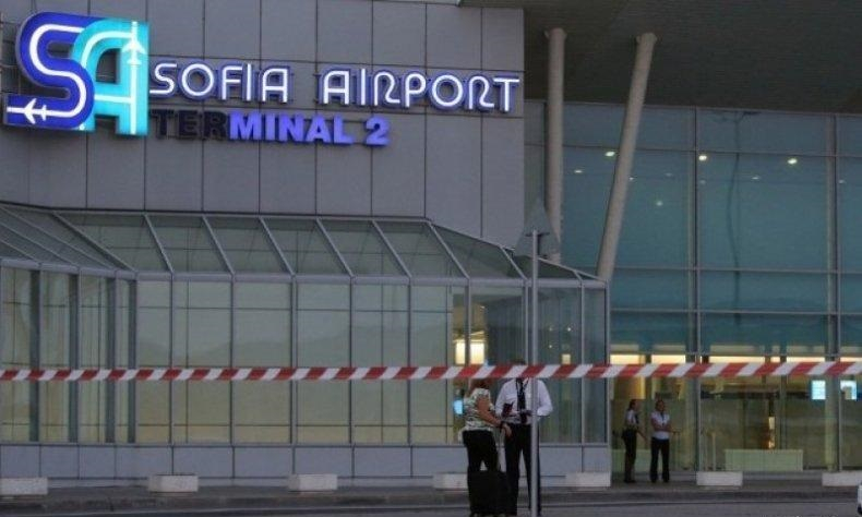 Първи СНИМКИ от извънредната ситуация със самолет на Turkish Airlines на летище „София“