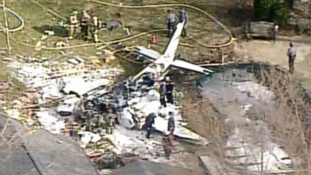 Самолет рухна върху жилищна сграда в САЩ (СНИМКА/ВИДЕО)