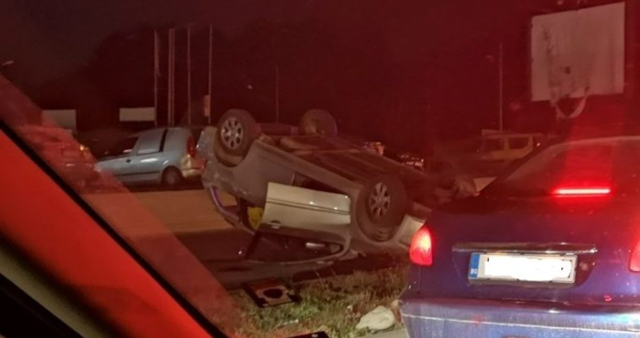 Зрелищна катастрофа във Варна! Кола навири колелата, след като... (СНИМКИ)