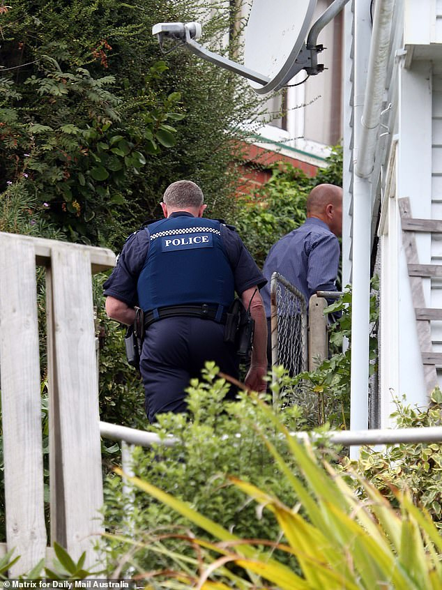 Полицията претърси къщата на сестрата на терориста Тарант (СНИМКИ)