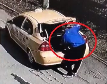 Само в БЛИЦ! Камера засне таксиджия да върши гнусно престъпление в София (ВИДЕО)
