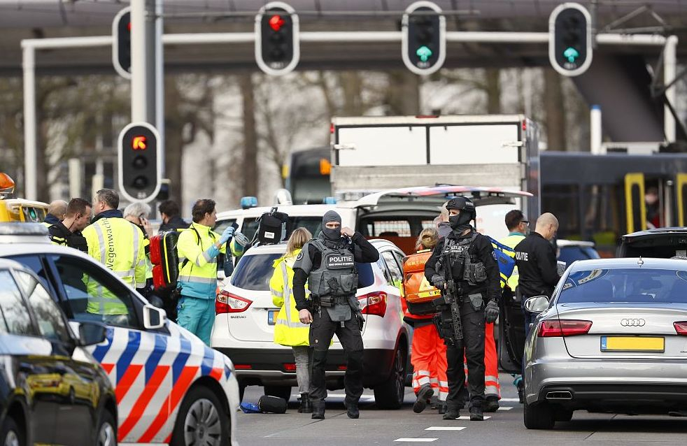 Терор в Холандия! Убит и множество ранени при стрелбата по трамвай, очевидци разказват за ужаса (СНИМКИ/ВИДЕО)