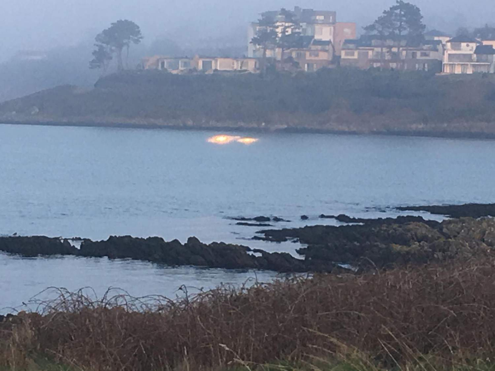 Загадъчни огънчета, идващи от морското дъно, втрещиха жителите на Бангор (СНИМКИ)