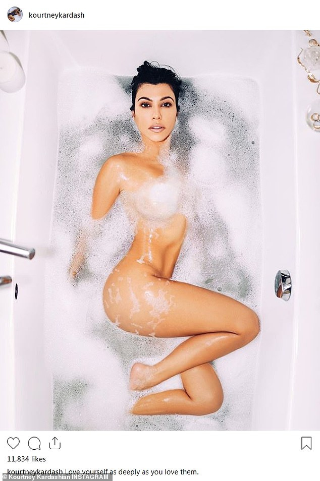 Сестра на Ким Кардашиян се показа чисто гола във ваната (СНИМКА 18+)