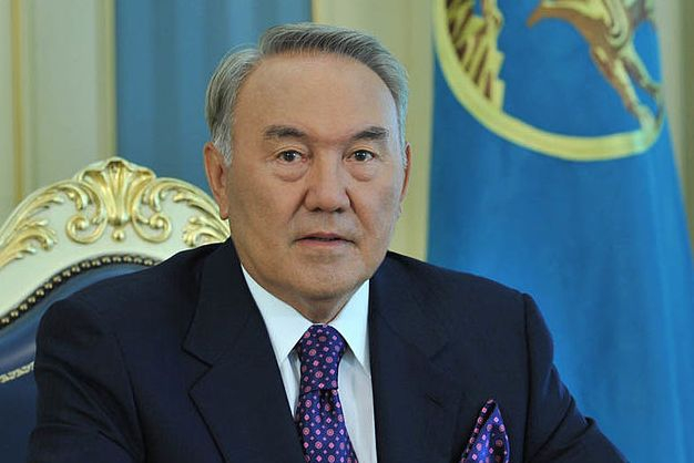 Версия: Нурсултан Назарбаев е избягал в Северна Македония