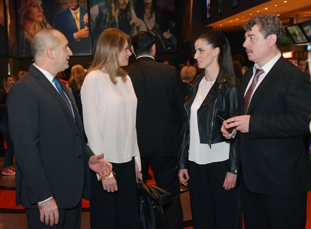 Президентът Радев и съпругата му изненадващо се появиха на... (СНИМКИ)