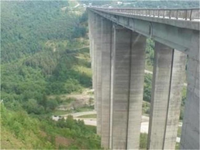 Зловещо: Жена се хвърли от най-високия мост на магистрала „Хемус“ 