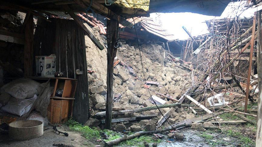 Турските власти с първи данни за пострадали след силното земетресение, което разтърси страната