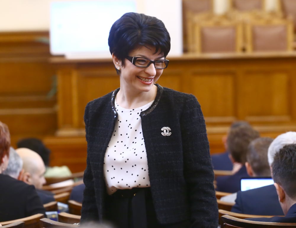 Първо в БЛИЦ! Деси Атанасова жегна червената лидерка заради гаф по време на оставката й