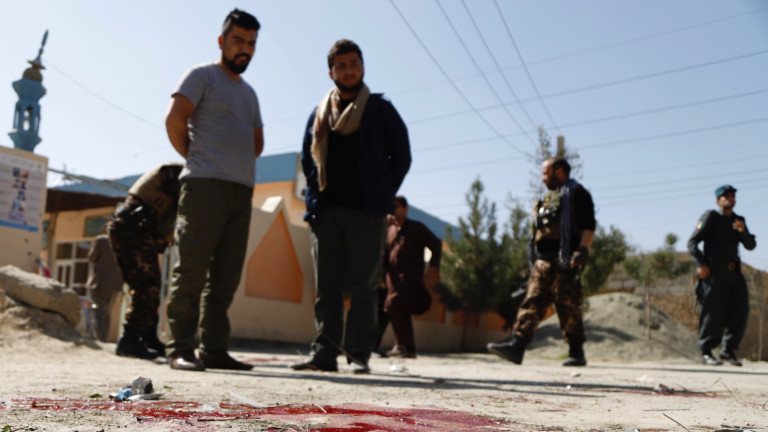 Десетки загинали и ранени при атентат в Афганистан
