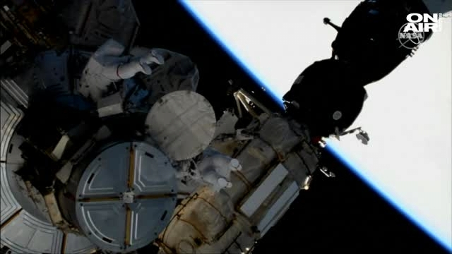 Астронавти на НАСА напуснаха МКС и излязоха в открития космос