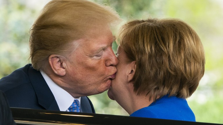 Тръмп и Меркел обсъдиха Украйна и НАТО