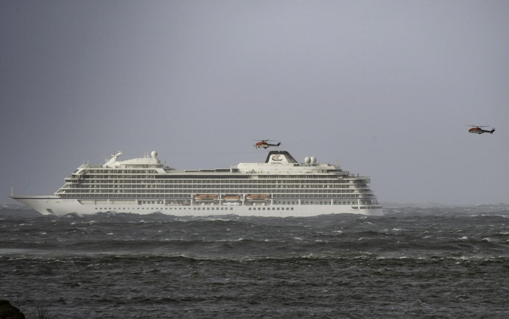 Страшен кошмар край бреговете на Норвегия, спешно евакуират пътниците на круизен кораб (СНИМКИ/ВИДЕО)
