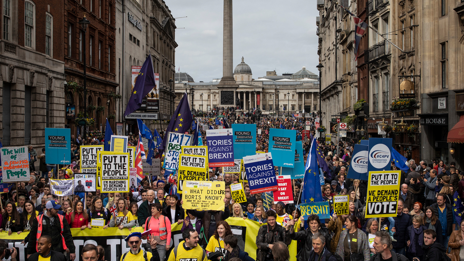 The Guardian: Един милион участници в шествието срещу Брекзит, торите планират да изгонят Мей (ВИДЕО)