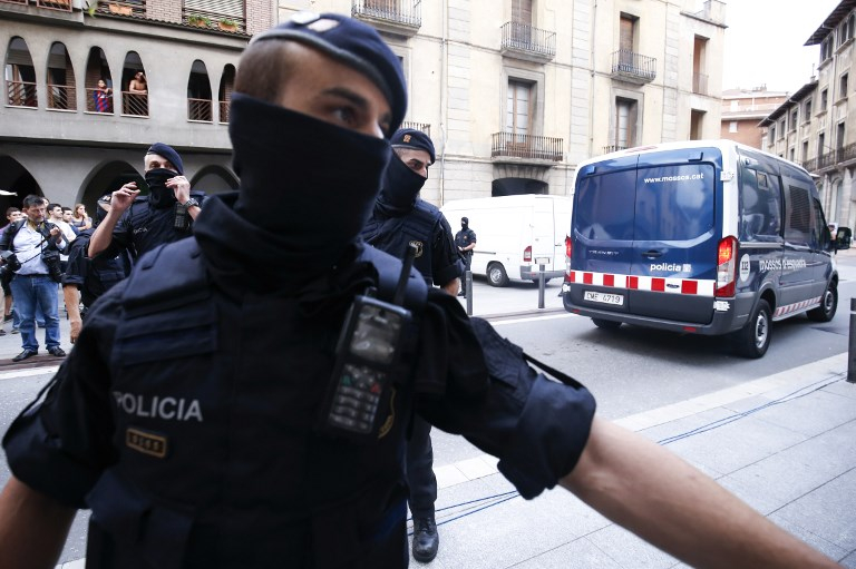 Баба и дядо се превърнаха в страшилище за полицията в Испания
