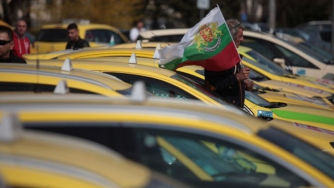 Прокуратурата сезира КЗК заради мобилното приложение "Такси Максим"