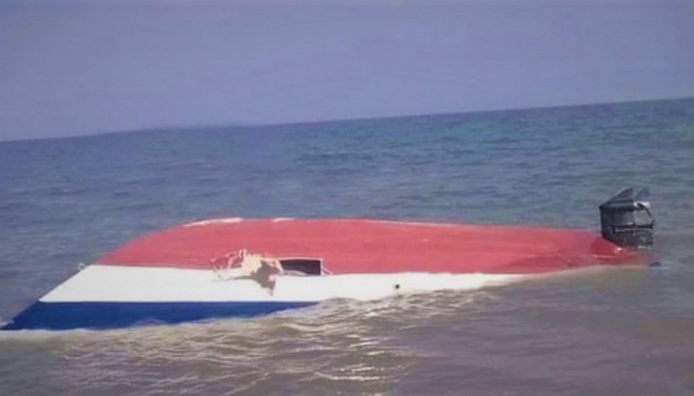 Откриха над 1 тон кокаин за 300 милиона евро в преобърната лодка на брега на Черно море (СНИМКИ)