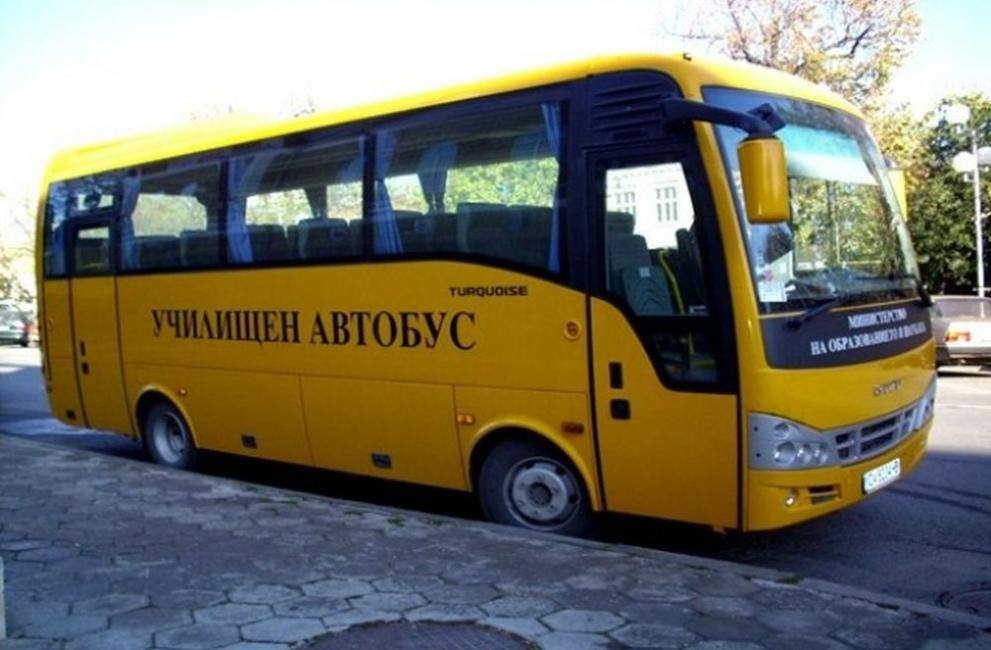 Пиян шофьор подкара училищен автобус в Етрополе