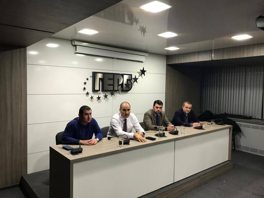 Цветанов с късна среща в централата на ГЕРБ (СНИМКИ)