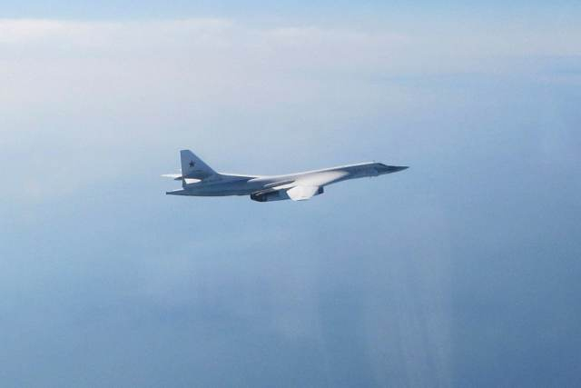 Напрежение в небето! Кралските ВВС вдигнаха по спешност изтребители над Средиземно море заради два руски Ту-160