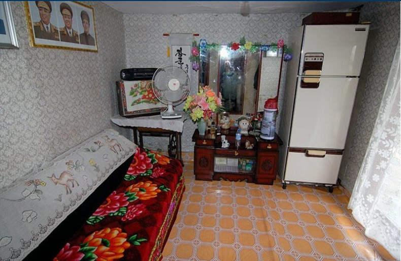 Редки СНИМКИ! Ето така изглежда апартаментът на обикновения човек в Северна Корея