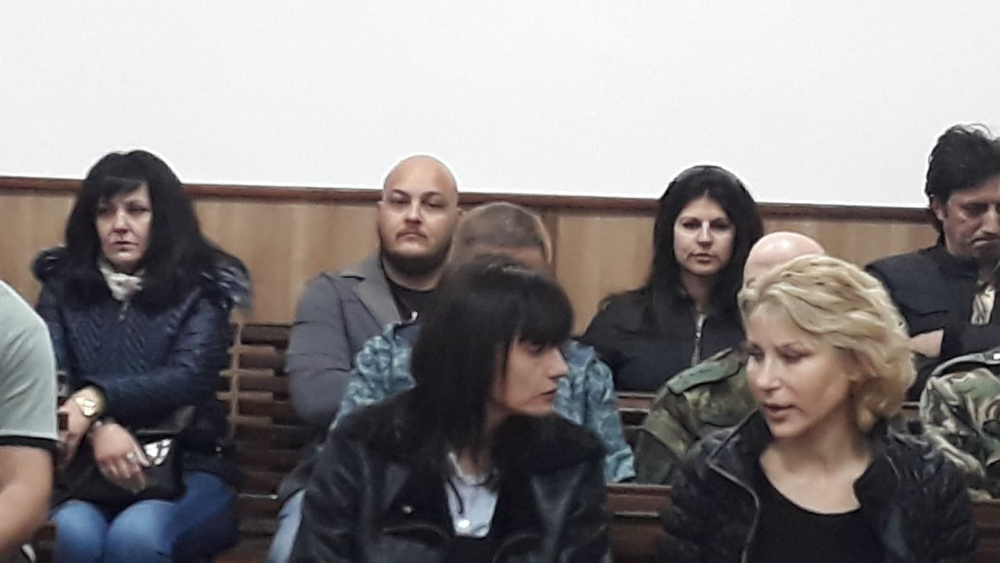 Фаталната полицайка Люба, заради която командос уби ченге, дава показания в съда (СНИМКИ)