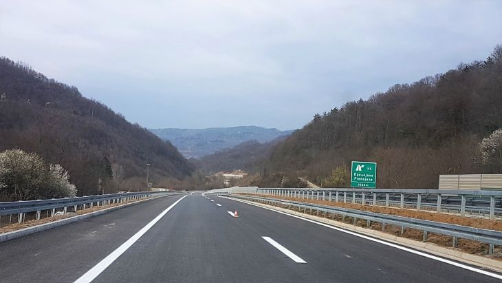 „Трейс“ положи последния пласт асфалт върху магистралния участък на Е75 в Южна Сърбия (СНИМКИ)