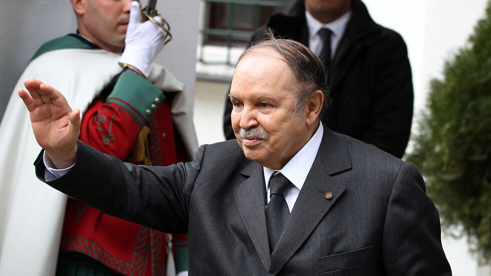 Алжирският президент хвърли оставка