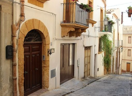Може да си купите къща за 1 евро в Града на великолепието в Италия, но… (СНИМКИ)
