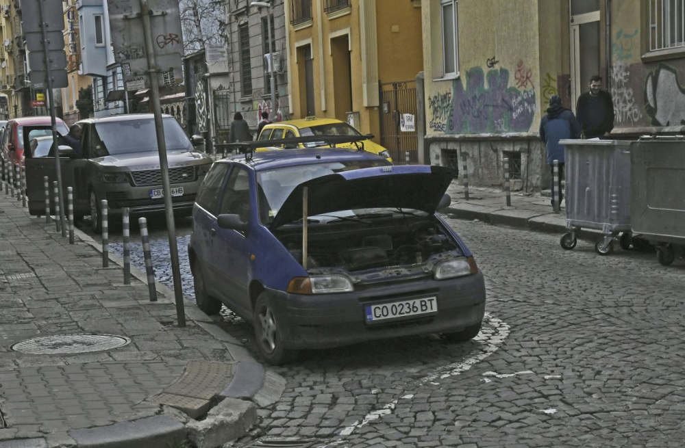 Безотказна схема на тарикат за безплатно паркиране в София (СНИМКИ)