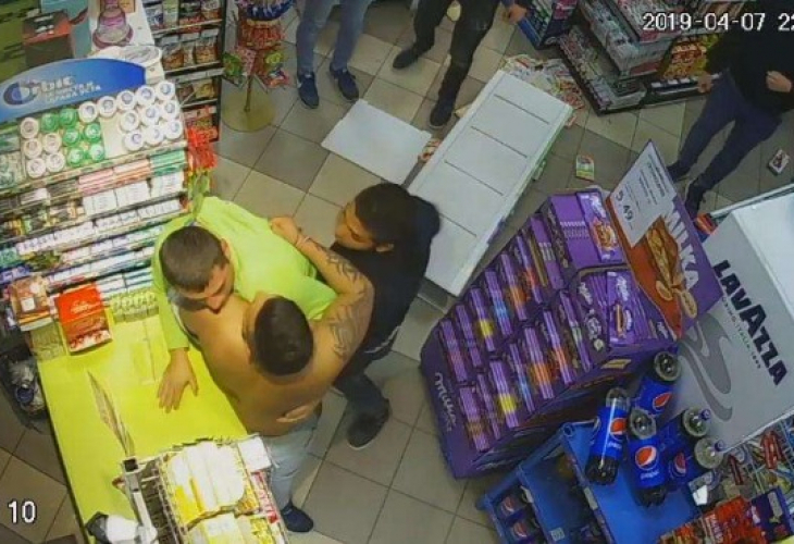 Проговори Венцислав, пребит от мургави в магазин в Габрово (СНИМКИ/ВИДЕО)