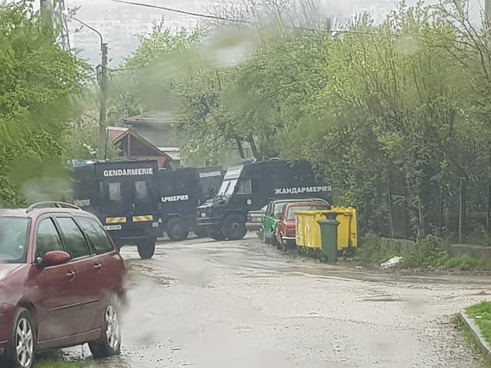 Слух: Голяма тумба цигани пътува към Габрово, ще става страшно (СНИМКИ)