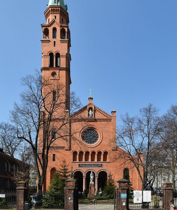 Кърваво нападение с жертва в църква във Варшава 