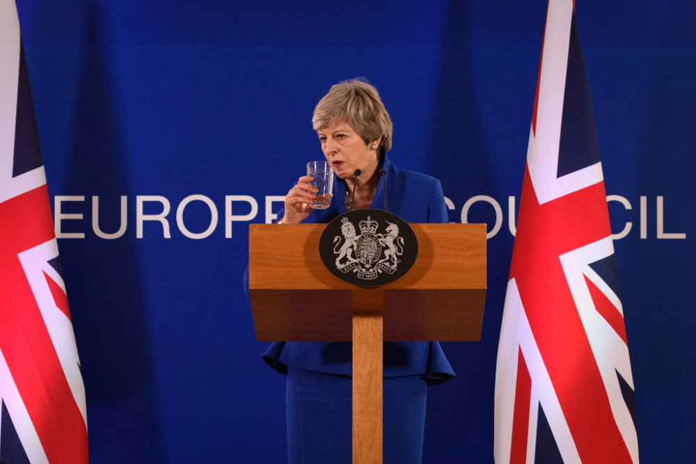 Прогноза: Тереза Мей няма да извади Великобритания от ЕС