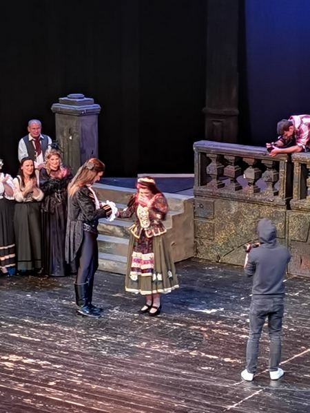 Баритонът на бургаската опера предложи брак на любимата си по време на спектакъл