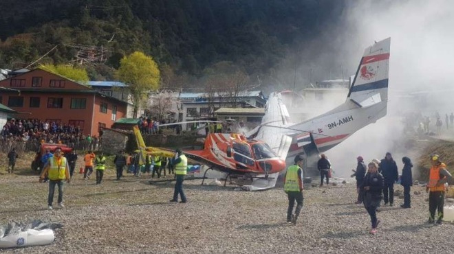 Извънредно от Непал! Самолет се заби в два хеликоптера (СНИМКИ/ВИДЕО)