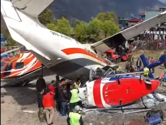 Вижте момента на сблъсъка на самолета с хеликоптер в Непал (ВИДЕО)