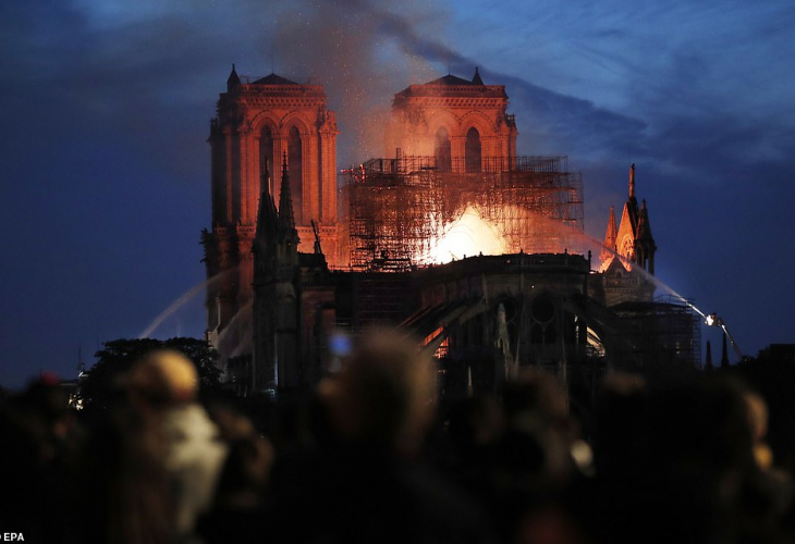 Наш реставратор в Париж посочи как точно е избухнал пожарът в „Нотр Дам”!