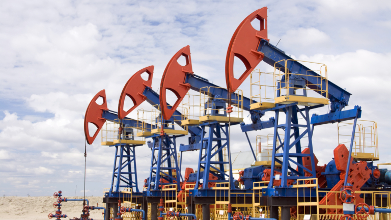 Понижаването на американските резерви даде нов тласък на цената на петрола