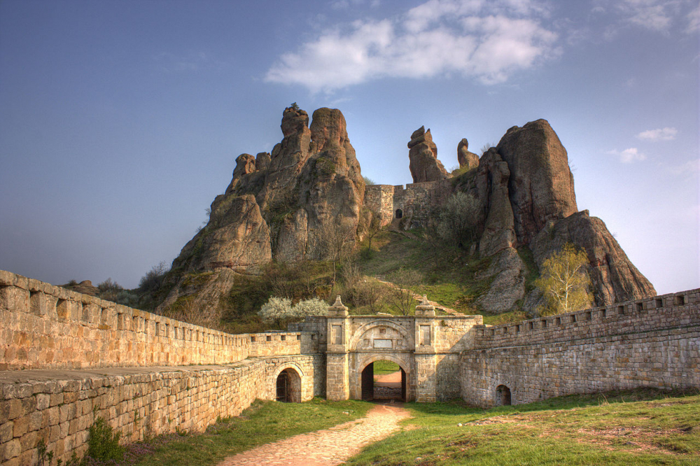 Белоградчишката крепост къта зад стените си кървави истории и чудни паметници