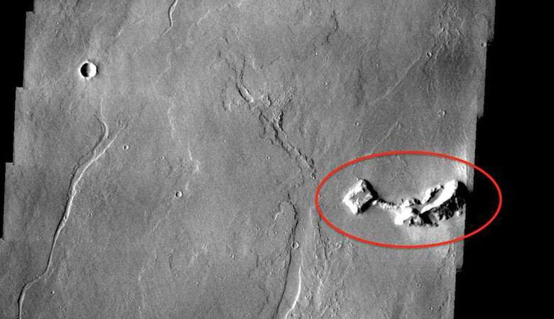 Тайнствена голяма база бе открита на повърхността на Марс