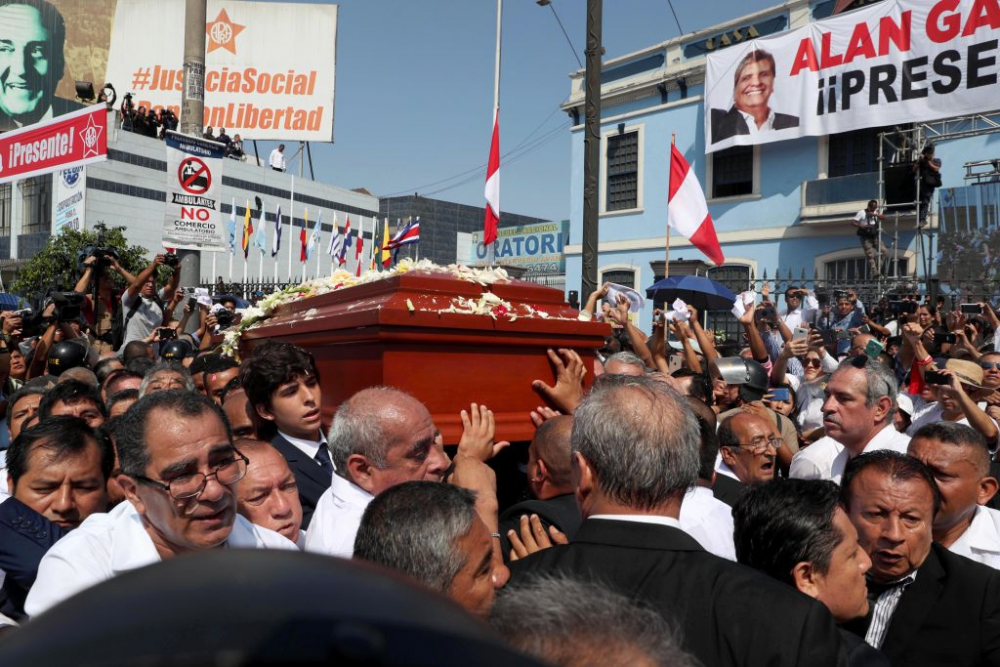 Президентът на Перу, който се гръмна пред полицаи, оставил предсмъртно писмо