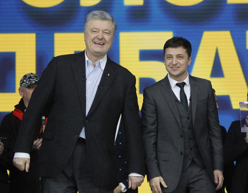 Помпео​ разговаря с кандидатите за президент на Украйна Порошенко и Зеленски