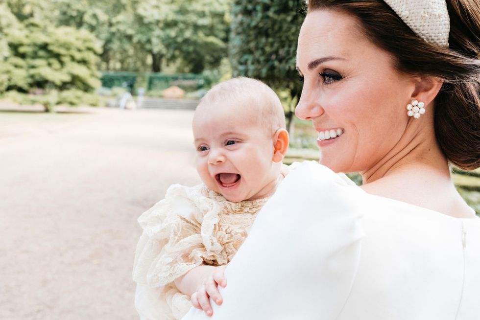 От двореца в Бъкингам показаха уникални СНИМКИ на кралското бебе 