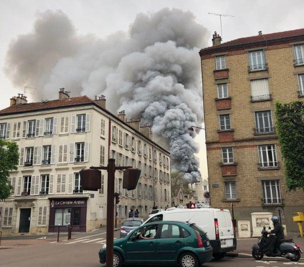 След Нотр Дам - втори огнен ад в Париж! Гори огромен пожар във Версай (СНИМКИ/ВИДЕО)