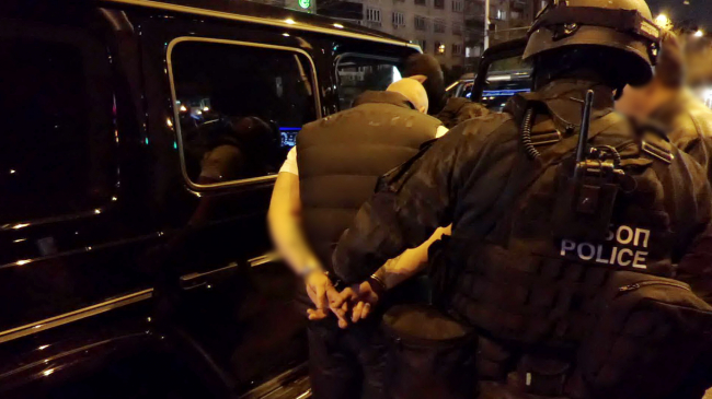 Разбиха банда за проституция в София, тарторът спипан в тузарски Мерцедес (СНИМКИ/ВИДЕО)