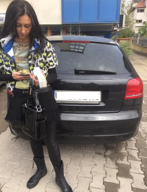 Очевидка: Фръцла паркира ауди на тротоар в София, плаши с мутри 